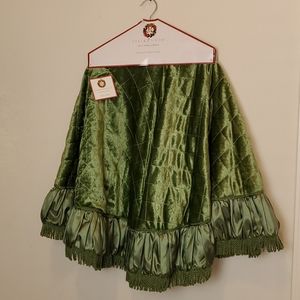 CHRISTMAS TREE SKIRT NWT